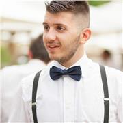 Sono un giovane laureato in giurisprudenza e offro lezioni private a bambini delle elementari e medie in tutte le materie. Inoltre anche ai ragazzi delle superiori in diritto.